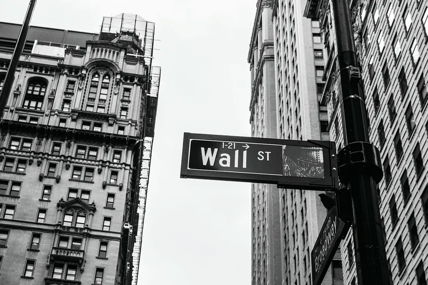 Foto eines Wall-Street-Straßenschilds